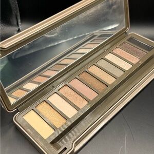 Urban Decay Naked2 Palette in Taupe